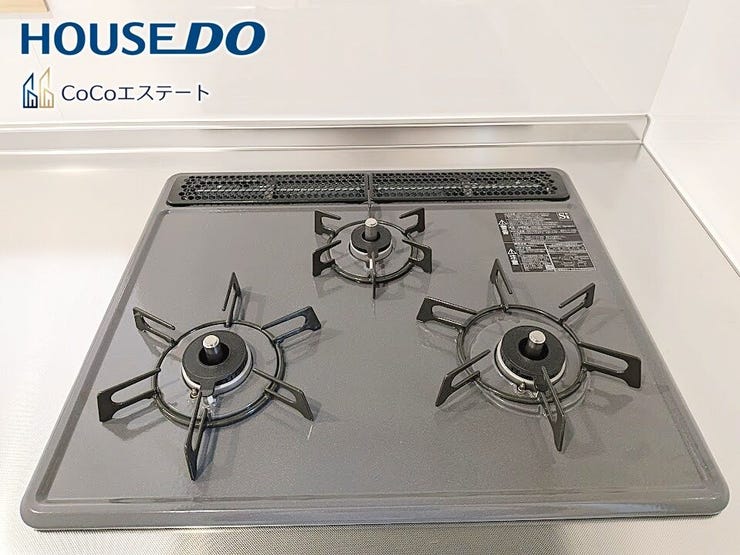 □■三口コンロ■□
同時にお料理が可能♪
煮物と炒め物と汁物と一度に作れます。
手際のよいママ確定ですね。