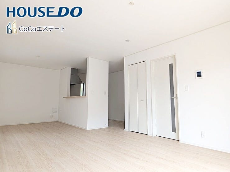 □■リビング■□
19帖LDK♪
ご家族が集まる中心となる開放的なリビング♪
大きなテレビを置いたり、家具選びにこだわったりと楽しみが広がりますね。