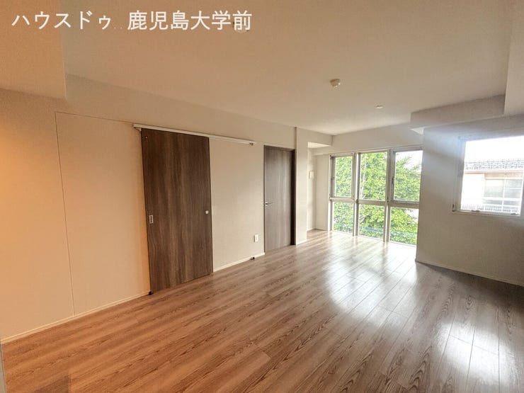ゆとりある17.5帖のLDKは、家具を置いても十分な開放感♪