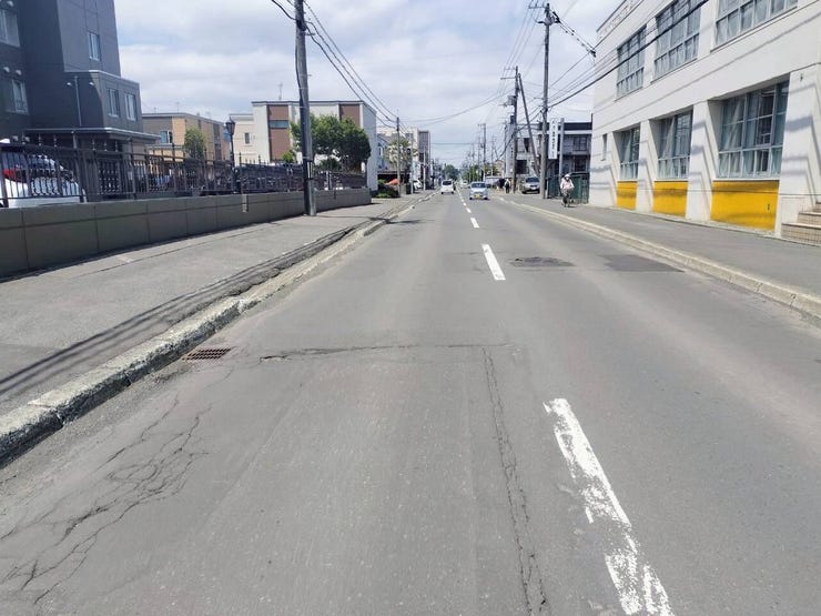 マンション前道路