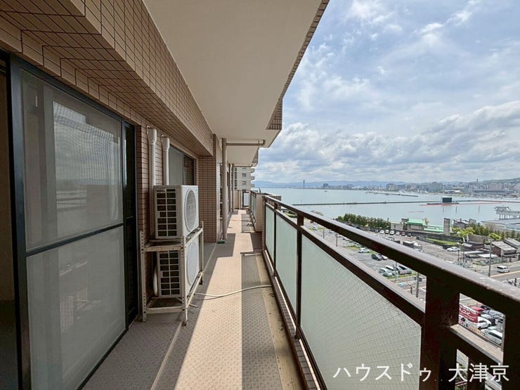 琵琶湖を一望♪空と湖が溶け合う贅沢な特等席。