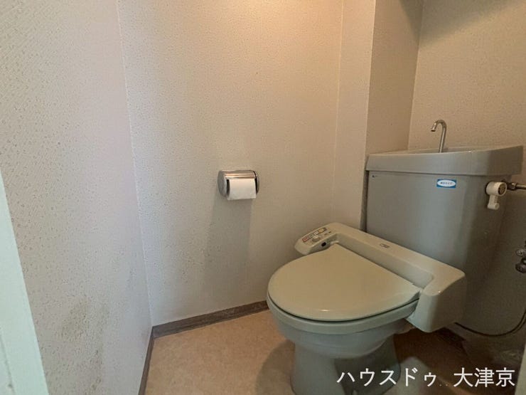 潔感のあるシンプルなトイレ。毎日使う場所だからこそ心地よく。