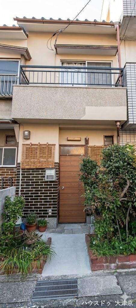 【外観】
レトロなタイル貼りが目を引く外観。(一部画像を加工しております)