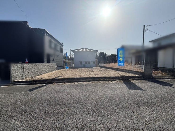 交通量の少ない閑静な住宅街です。
