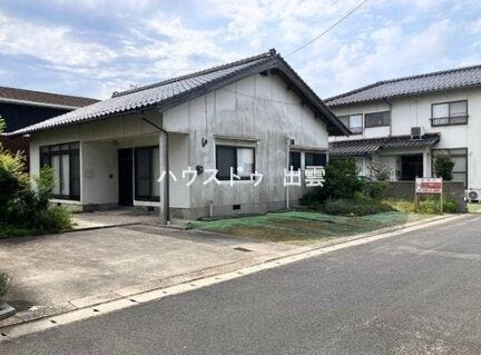 【外観】
陽当たり・風通し良好で閑静な住宅地に立地しているため、ご家族と快適にお過ごしいただけます!お子様も育てやすい環境です。