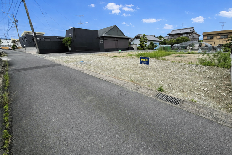 車の通行が落ち着いており、静かな住環境です。