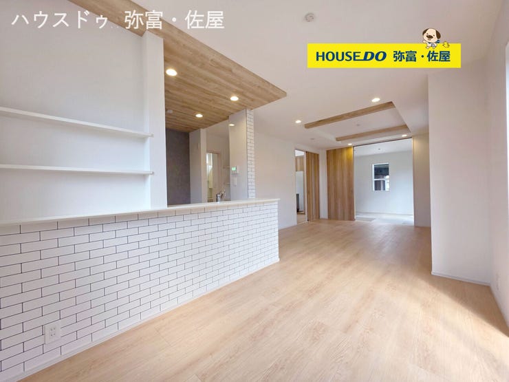【リビング】
家族と過ごす時間を大切にしたい方にぴったりの明るくゆとりあるリビング☆