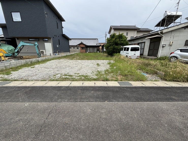 【外観】
伊勢鉄道「鈴鹿サーキット稲生」駅まで徒歩約9分です。