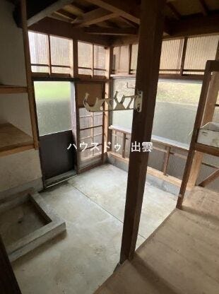 土間付きで、住空間をすっきり保てる住まい。季節物や使用頻度の低い荷物もしっかり収納でき、居室を広く有効活用できます。