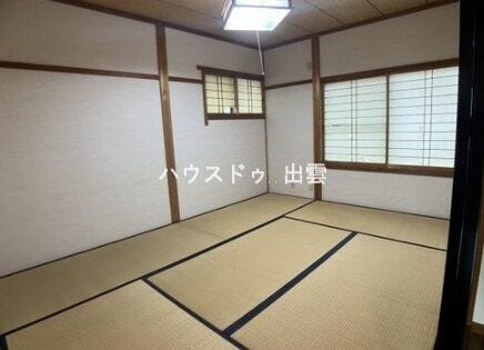 和室だと足をのばして寛ぐことができ、客間やお子様の遊び場など幅広い用途で利用できます。畳の上でそのまま寝ても体が痛くないのでお子様がそのまま寝てしまっても安心です。