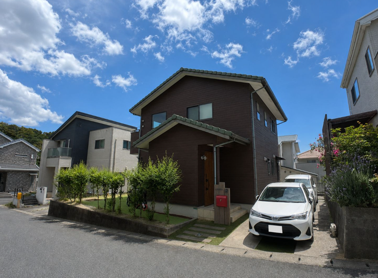 【外観・駐車場】