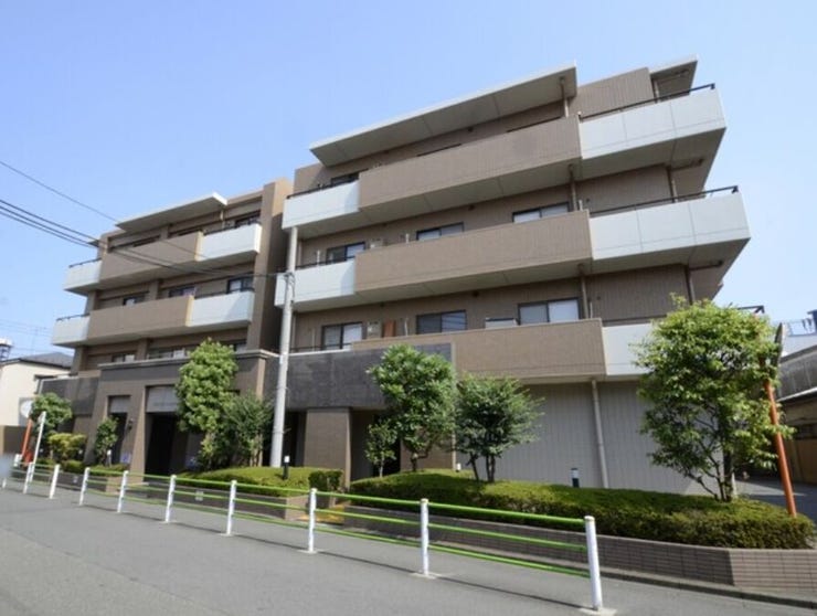 【外観】
84㎡超・4LDK・最上階・南東角部屋という、ファミリー層に魅力的な条件が揃った一室。