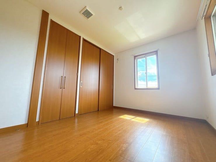 ご家族揃ってお休みいただける、広々としたお部屋です。