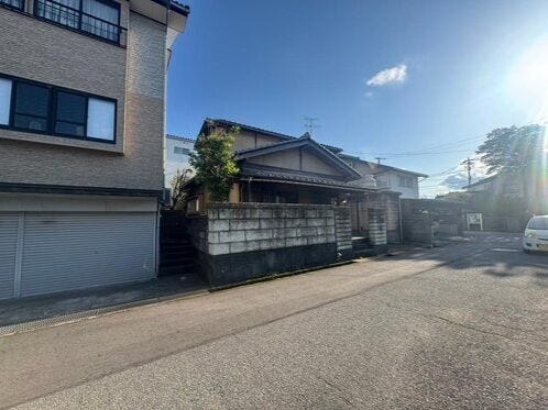 大通り近く!商業施設が徒歩圏内!生活しやすい立地♪