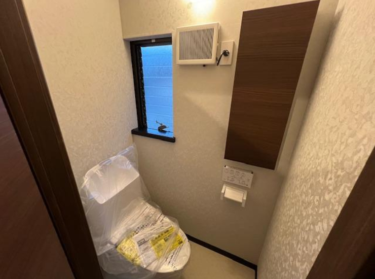 交換済み綺麗なトイレ