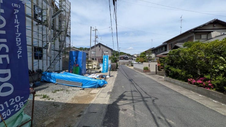 閑静な住宅街に位置しています。