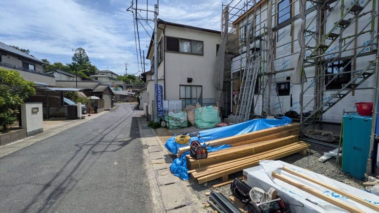 車の出し入れもしやすい道路幅です
