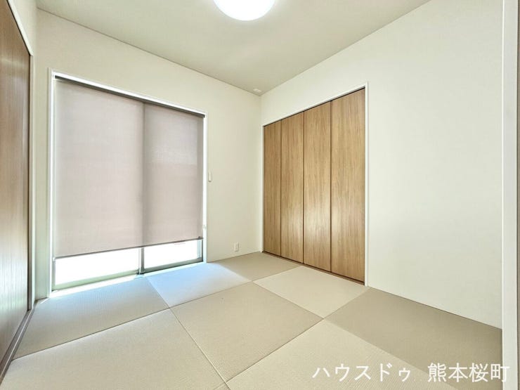 ■1階4.5帖和室■ゲストをもてなし、昼寝や家事にも使える、畳のぬくもりが心地よい多目的万能スペース。