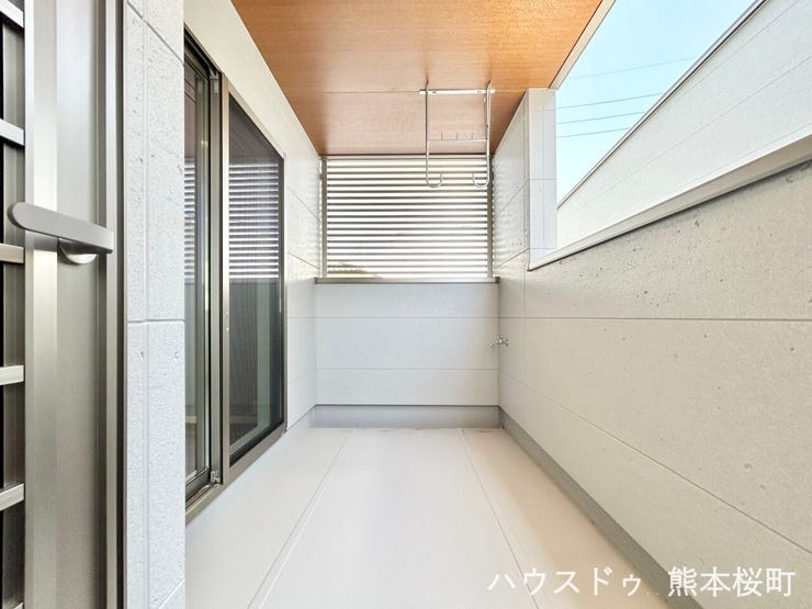 ■空の下の開放的な特等席■日光浴や読書、外の空気を感じながらリフレッシュ。暮らしを豊かにする、もう一つの心地よい空間です。