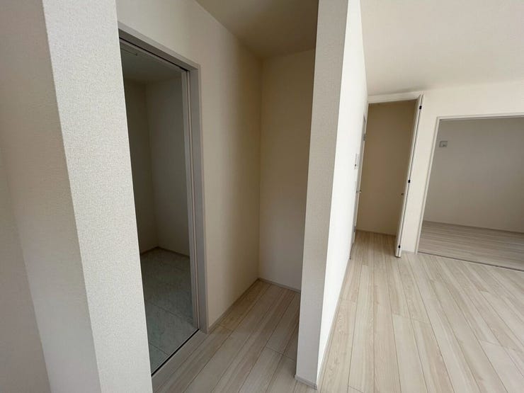 キッチン横のちょっとしたスペースも使い方次第で便利な収納になりそう♪