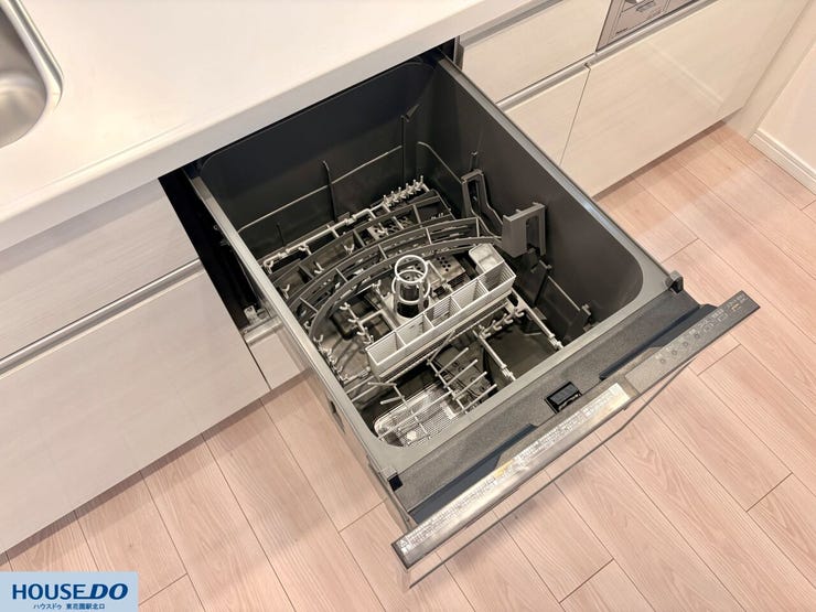 家事の時間を短縮してくれる食洗機を完備しています♪忙しい日々の心強い味方として、毎日の家事をしっかりとサポートします。食器洗いの手間が減ることで、食後のひと時をゆっくりと過ごせるようになります!