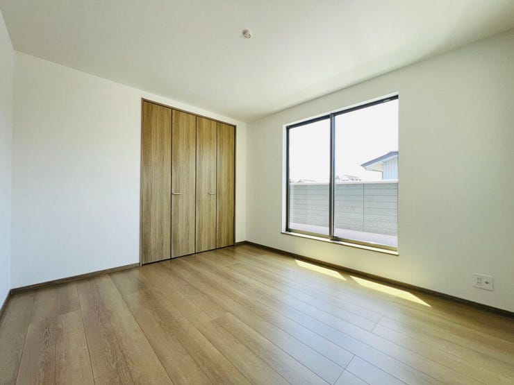 7帖の主寝室
南バルコニーに面しているお部屋です