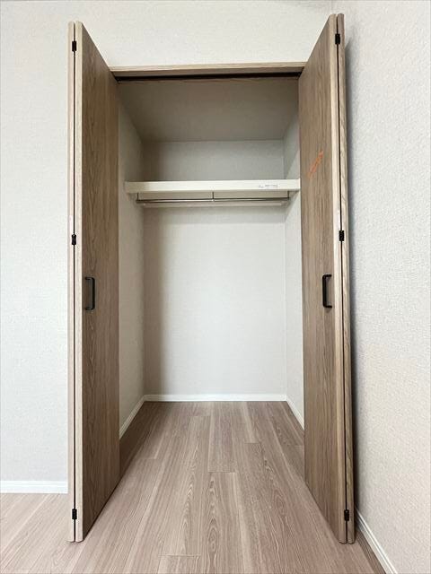 新たに家具を買わなくても良いので、ハンガーパイプ付きのクローゼットは嬉しいですね。