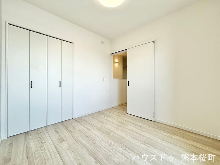 ■2階4.5帖洋室■寝室、書斎、趣味の部屋。家族の成長やライフスタイルに合わせ、様々な使い方ができる快適な空間です。