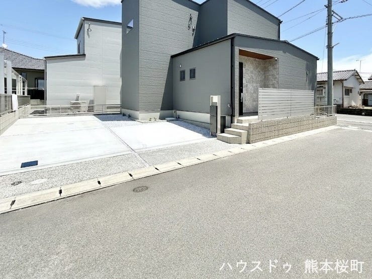 ■車と趣味の幅が広がる場所■単なる駐車スペースではない、洗車やタイヤ交換、DIYにも使える多目的な屋外スペースです。