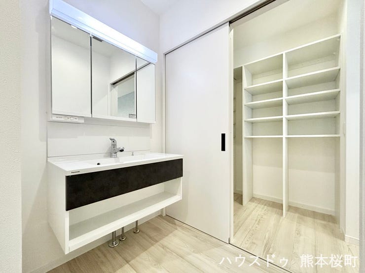 ■清々しいリフレッシュ空間■自分を磨き、気持ちを切り替える。心地よい光が差し込むプライベートスペース。