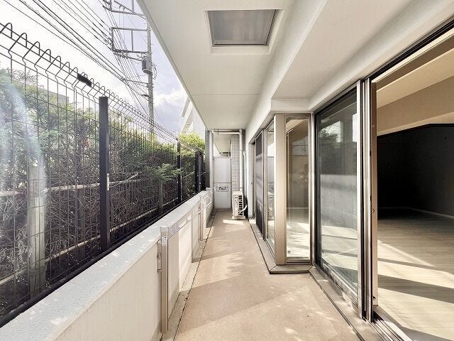 バルコニーから差し込む陽光・通風は、住環境・快適性と共に有り続ける貴重な「財産」です。