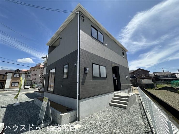 【外観】
小学校近く♪