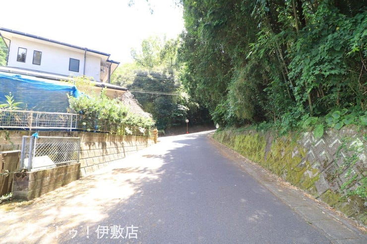 伊集院町麦生田 中古戸建 【前面道路】
南側前面道路