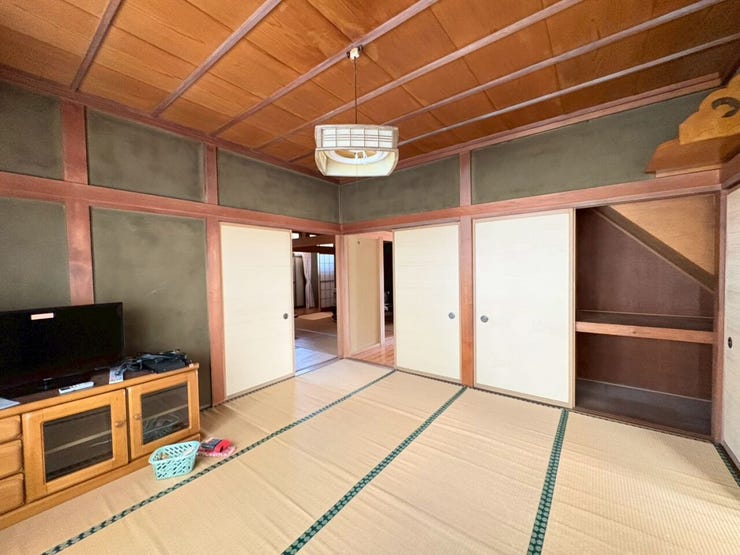 DK横の和室。
リフォームでDKと繋げるのも良いですね。
