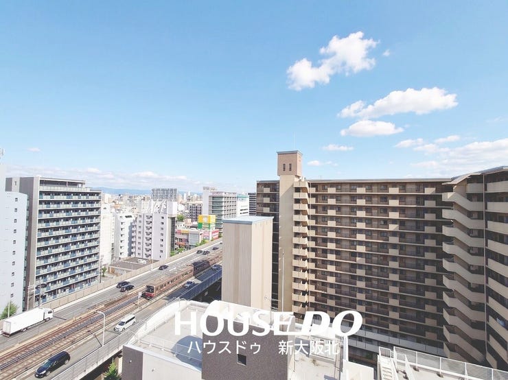 ■バルコニーからの眺望です!
■最上階!南向きバルコニーで周りに遮る建物がない為、陽当り良好です!