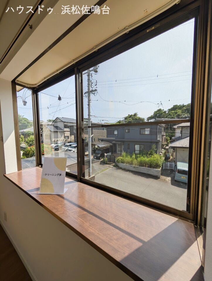 2階東南洋室7.2帖は出窓付き。