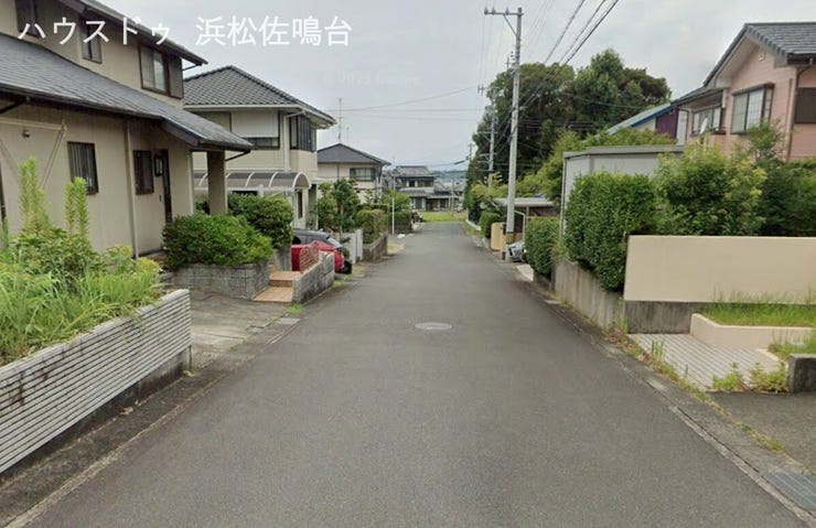 小高い台地に立地しており、緩やかな下り坂を経て浜名湖へアクセスいたします。