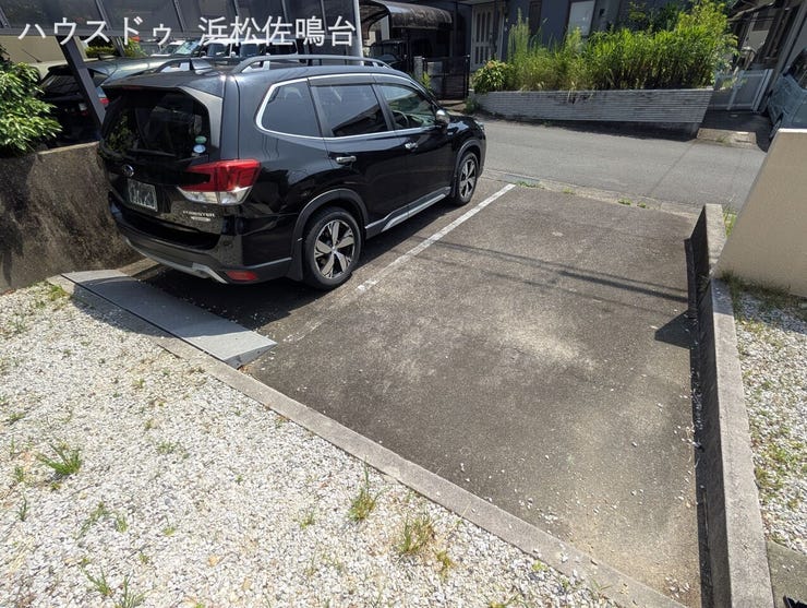 駐車場並列2台+縦列1台可