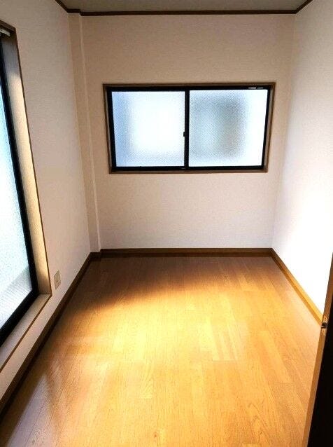 シンプルな長方形でレイアウトしやすい洋室です♪
全居室にクローゼットがあります♪
家具を最小限にしてお部屋を広くすっきりとお使いいただけます。