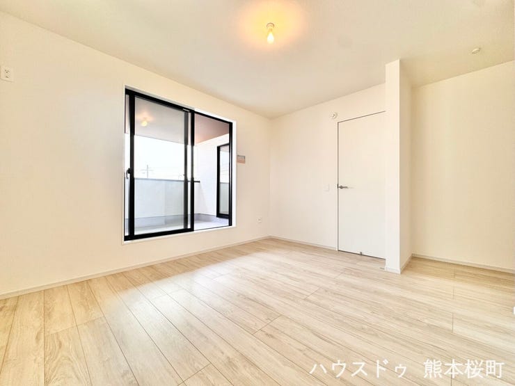 ■2階8.0帖洋室■寝室、書斎、趣味の部屋。家族の成長やライフスタイルに合わせ、様々な使い方ができる快適な空間です。