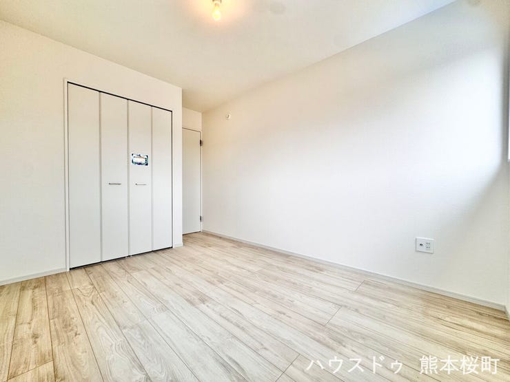 ■2階6.0帖洋室■寝室、書斎、趣味の部屋。家族の成長やライフスタイルに合わせ、様々な使い方ができる快適な空間です。