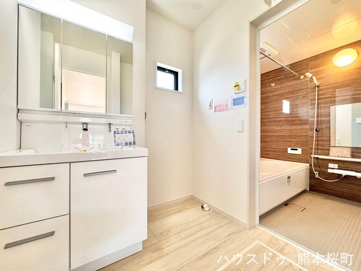 ■清々しいリフレッシュ空間■自分を磨き、気持ちを切り替える。心地よい光が差し込むプライベートスペース。