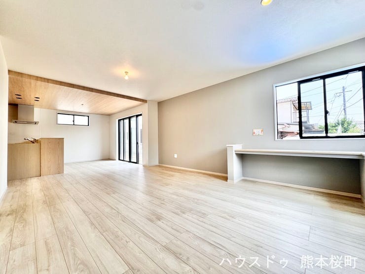 ■安らぎと笑顔の中心地■陽光が優しく降り注ぎ、会話が自然と弾む。ここでは、毎日が特別な時間へと変わります。