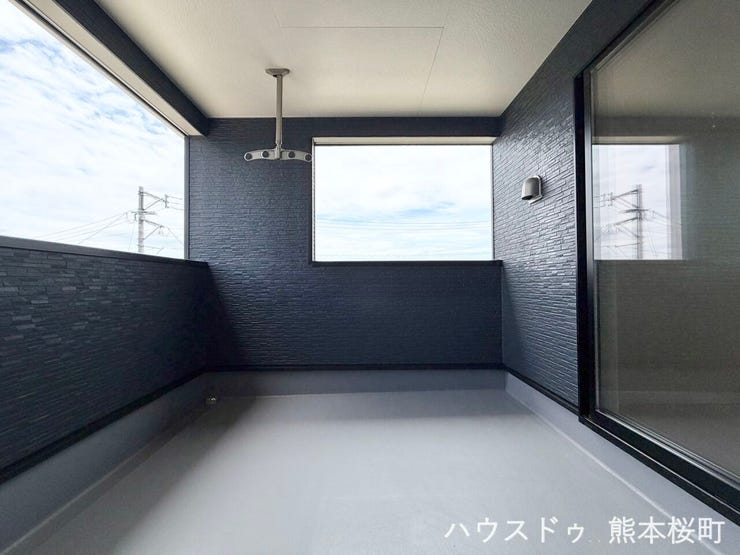 ■空の下の開放的な特等席■日光浴や読書、外の空気を感じながらリフレッシュ。暮らしを豊かにする、もう一つの心地よい空間です。