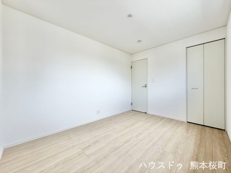 ■2階6帖洋室■寝室、書斎、趣味の部屋。家族の成長やライフスタイルに合わせ、様々な使い方ができる快適な空間です。