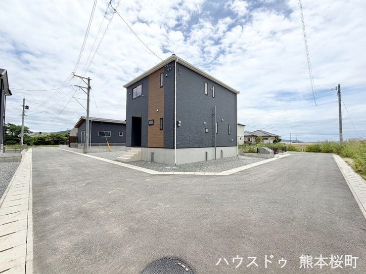 ■理想を叶える新しい暮らしの舞台■高いデザイン性と機能性を兼ね備えた住まい。ここで、家族の新しい物語が始まります。