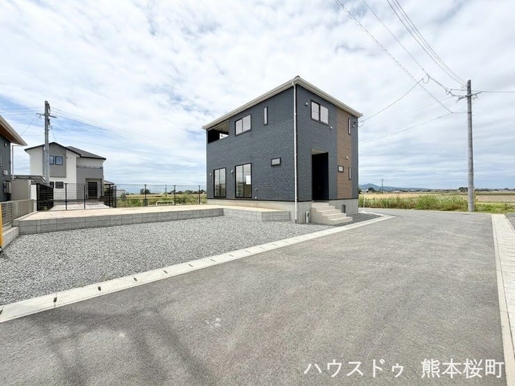 ■車と趣味の幅が広がる場所■単なる駐車スペースではない、洗車やタイヤ交換、DIYにも使える多目的な屋外スペースです。