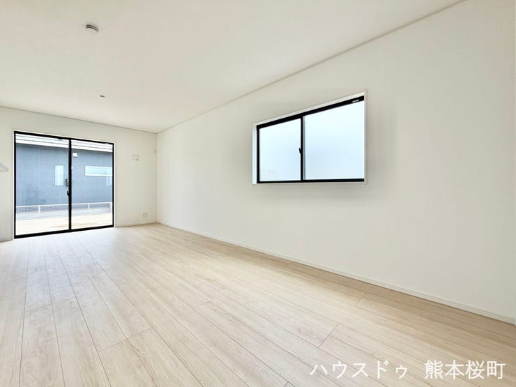 ■安らぎと笑顔の中心地■陽光が優しく降り注ぎ、会話が自然と弾む。ここでは、毎日が特別な時間へと変わります。