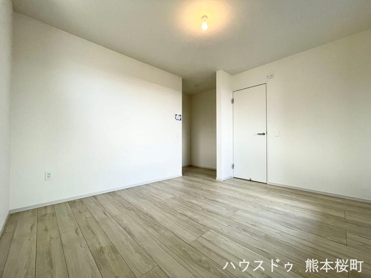 ■2階8帖洋室■心からリラックスできる静けさ、上質な眠りで、毎日をリセットします。明日への活力を養う空間です。