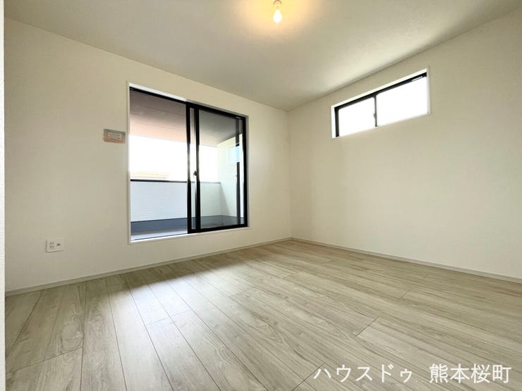 ■2階8帖洋室■心からリラックスできる静けさ、上質な眠りで、毎日をリセットします。明日への活力を養う空間です。
